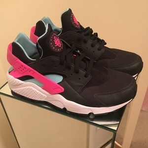 Women’s Nike Huarache LIKE NEW
